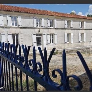 לינה וארוחת בוקר Mortiers Chambre D'Hotes Dans Maison Charentaise Exterior photo