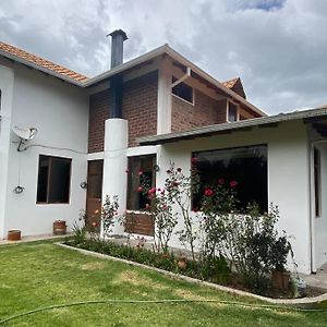 הוילה ריובמבה Casa De Campo Guano Ecuador Exterior photo