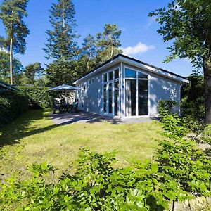 הוילה אדה Well-Kept Chalet With Microwave, In A Holiday Park In The Middle Of De Veluwe Exterior photo