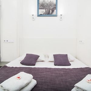 קייב Smart Hotel Rooms Near Metro 24/7 Exterior photo