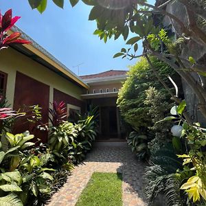 Gondowulung Guesthouse Eldys Exterior photo