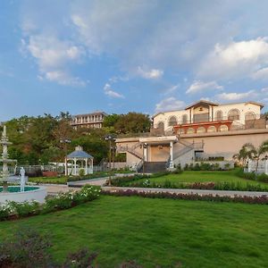 נאסיק Bellevue Palace By Stayvista - Lavish Abode With A Pool, Landscaped Lawn, Gazebo & Adventure Activities Exterior photo