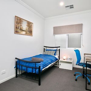 Oaklands Park Private Room Single Bed Close To Beach 7Min Exterior photo