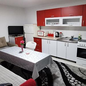 דירות Lukavac Apartman Delic Exterior photo