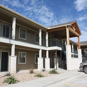 Eagle'S Den Three Rivers Texas A Travelodge By Wyndham Exterior photo