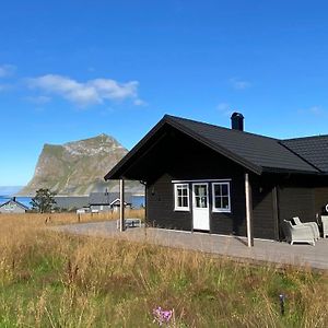Offersoya Tors Cabin At Haukland Beach Exterior photo