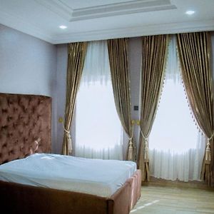 לקי Remarkable 3-Bed Villa In Ajah Ogombo Exterior photo
