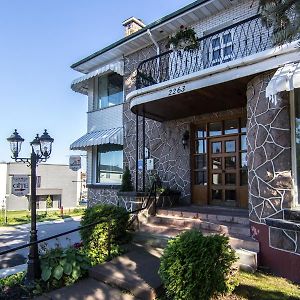 Chicoutimi Gite Au P'Tit Manoir B&B Exterior photo