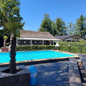 Schoonebeek Luxe Omheind Chalet Op Vakantiepark Met Zwembad Exterior photo