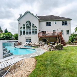 Harleysville Centrally Located Family Home With Pool Exterior photo