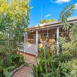 מלון הרווי ביי Relaxed Urangan Living At The Poolside Bungalow Exterior photo