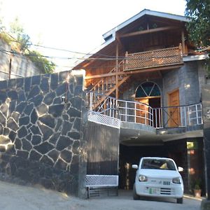 לינה וארוחת בוקר Sardar House, Dunga Gali Exterior photo