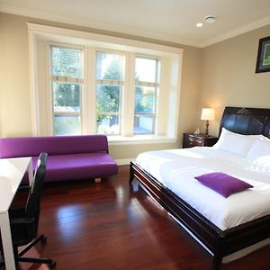 בורנבי Vancouver Metrotown Guest House 8 Mins Walk To Sky Train Exterior photo