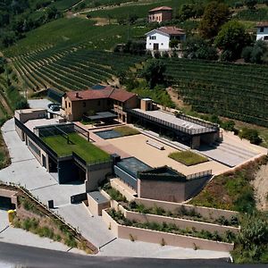 לינה וארוחת בוקר La Foresteria Del Castello - Monforte dʼAlba Exterior photo