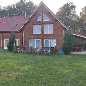 לינה וארוחת בוקר Mers-sur-Indre Le Chalet Des 4 Saisons Exterior photo