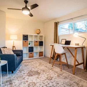 רדינג Newly Renovated, Modern And Cosy One Bedroom Condo With Full Kitchen And Lounge Exterior photo