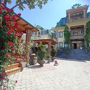 מלון דושאנבה Almos Exterior photo