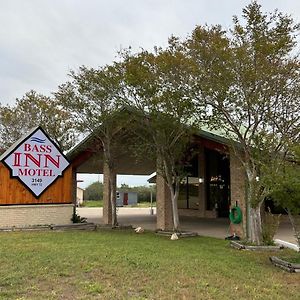 Simmons Bass Inn - Choke Canyon National Park Exterior photo