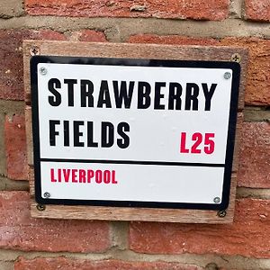 הוילה ליברפול Strawberry Fields Exterior photo