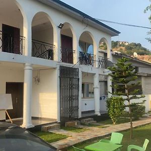 Weija Charming 1-Bed Apartment In Accra Exterior photo