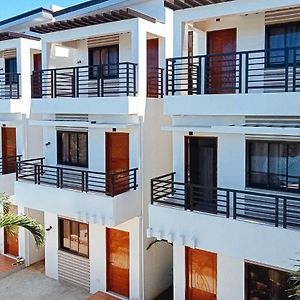 מלון Boracay Island Reddoorz @ Lm Apartelle Boracay Exterior photo