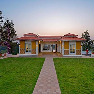 Ghatgarh Stayvista'S Glenview Villa - Mountain-View Oasis With Private Pool, Deck, Lawn & Indoor Fun Exterior photo