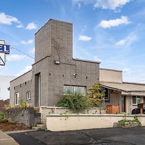 Colville Selkirk Motel Exterior photo