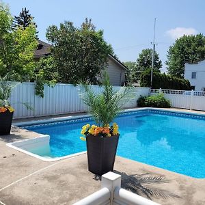 דירות לונגאיל Private Pool And Backyard * Bbq * 6 Beds * 5 Min. From Mtl Exterior photo