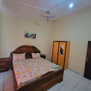 Yundum Nicely Furnished Comfortable Holiday Apartment Home At Yarambamba Estate Exterior photo