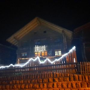 לינה וארוחת בוקר Jaun Mys Chalet Exterior photo