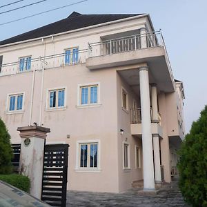 Captivating 5-Bed House Pent House In Lekki לגוס Exterior photo