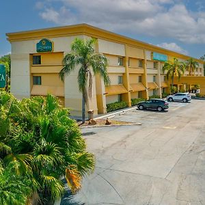 מלון La Quinta By Wyndham Tampa Brandon West Exterior photo