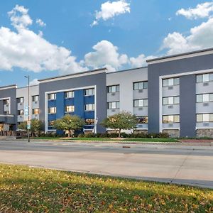 Best Western Plus Milwaukee West Exterior photo