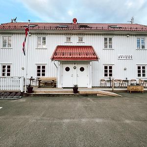 מלון Lodingen Brygge Exterior photo
