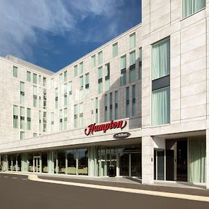 מלון סטאנסטד מאונטפיצ'ט Hampton By Hilton London Stansted Airport Exterior photo