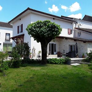 לינה וארוחת בוקר Javerlhac-et-la-Chapelle-Saint-Robert Chez Domi Jardin Du Bourg Exterior photo