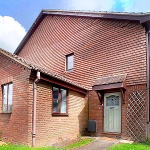 Wokingham - 2 Bedroom House Exterior photo