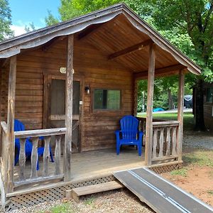 סליסבורי Homely Poolside Cabin Exterior photo