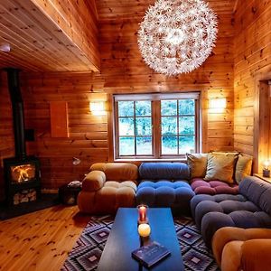 הוילה בליקונול Large Luxury Log Cabin Getaway Exterior photo