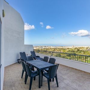 דירות לוקה Beautiful Pent With Terrace & Spectacular Views By 360 Estates Exterior photo