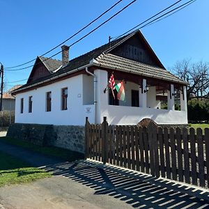 Hollókő Karavan Guest House Exterior photo