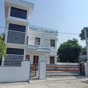 הוילה Kochi Valiyaparambil House Exterior photo