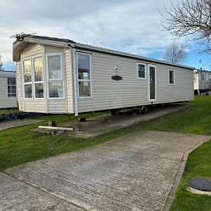 Eastchurch 2 Bedroom Caravan, Sea Views, Parking Exterior photo