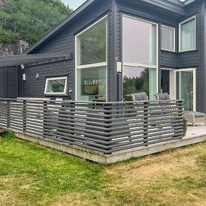 Svinoy Beautiful Home In Lindesnes With Wi-Fi Exterior photo