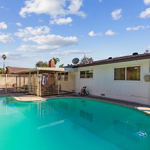 אזוסה Modern Relaxing Retreat With Private Pool Home Exterior photo