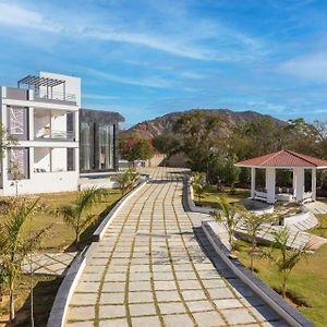 ג'איפור Stayvista'S Avadh Vatika - Mountain-View Villa With Outdoor Pool, Lawn Featuring A Gazebo & Bar Exterior photo