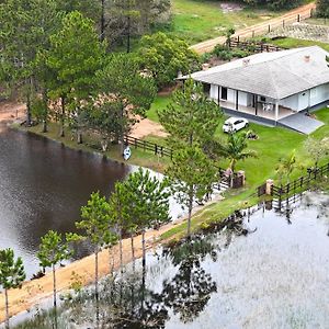ג'גוארונה Ampla Casa De Sitio Com Lagoa. Exterior photo