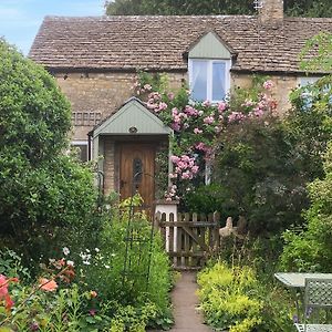 Avening Folly Cottage Exterior photo