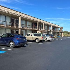 Bushnell Rodeway Inn Exterior photo