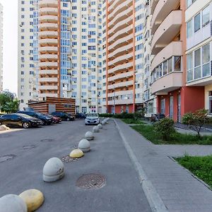 קייב Large 2 Room Apartment With A Beautiful View 2 Min Metro Chernigivska Exterior photo